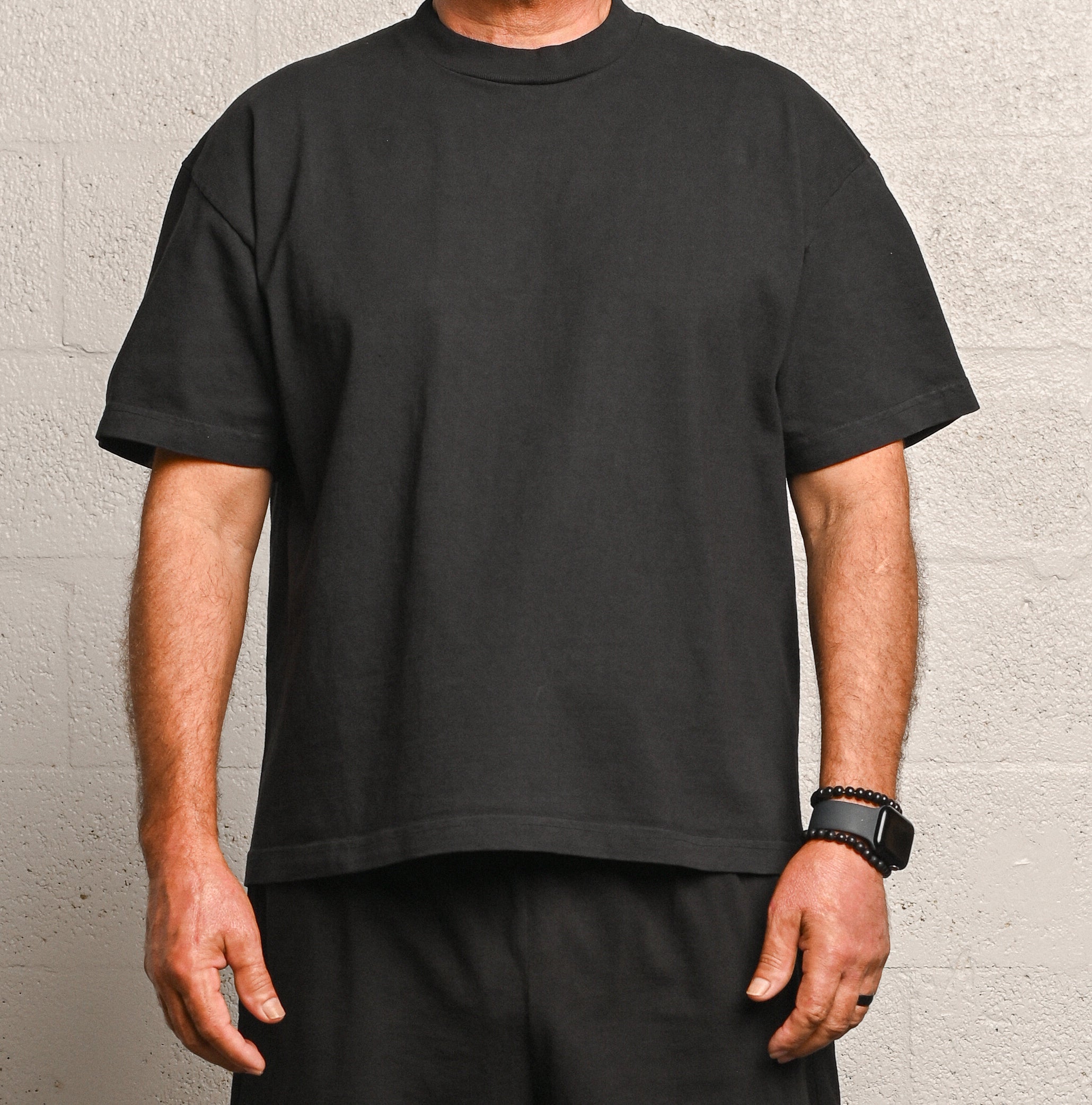 NI DE AQUÍ, NI DE ALLÁ UNISEX T-SHIRT | BLACK ON BLACK PRINT